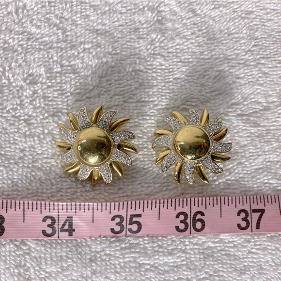 Vintage Gold Tone W White Gems Sun Shaped Clip On Earrings - Picture 9 of 9